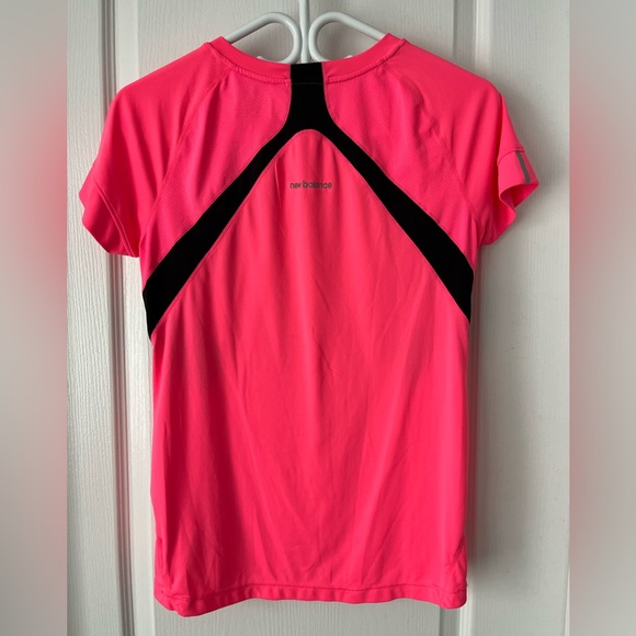 NEW BALANCE women’s short sleeve performance top – size Medium. - Picture 4 of 9